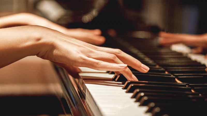 how to learn piano at home